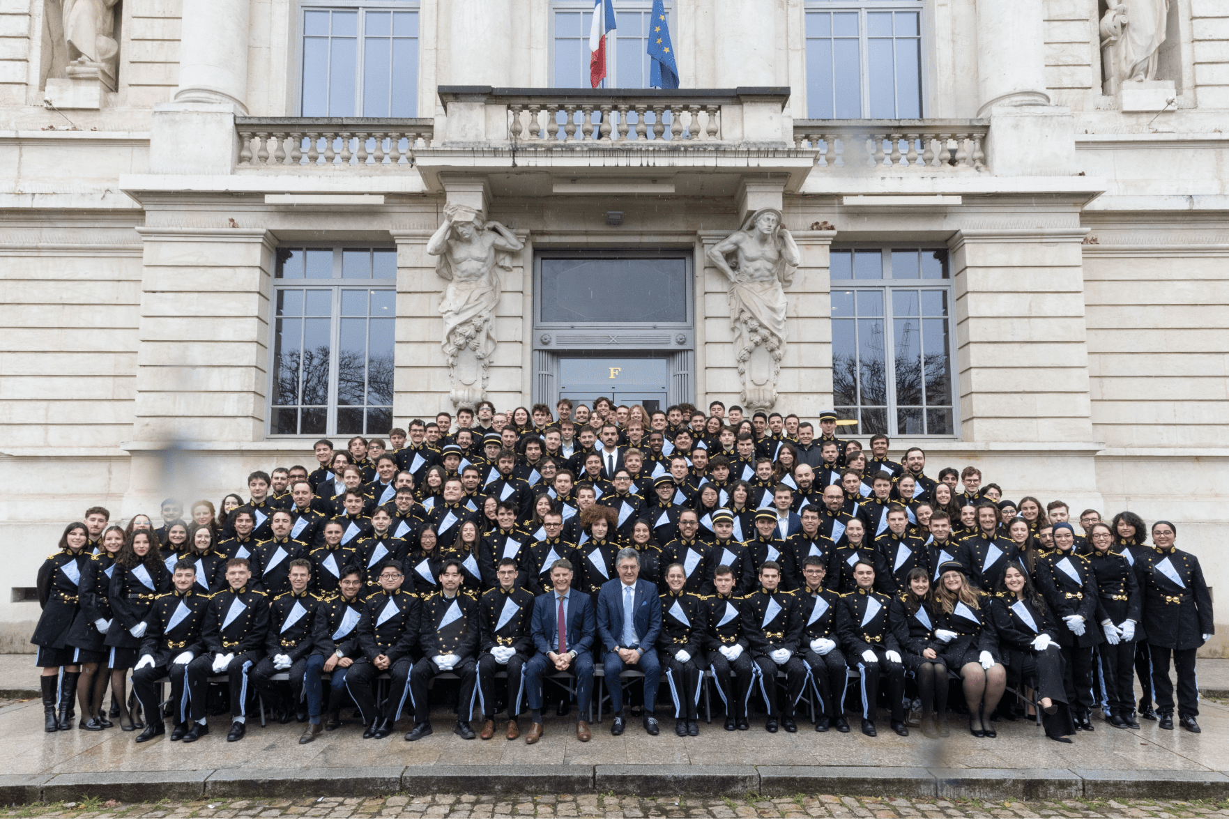 Une remise des diplômes sous la neige