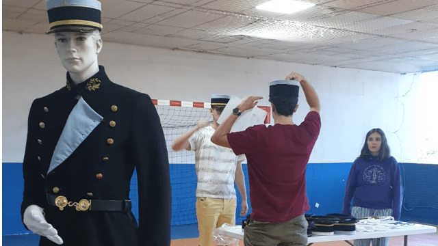 Prise de mesures pour les uniformes 